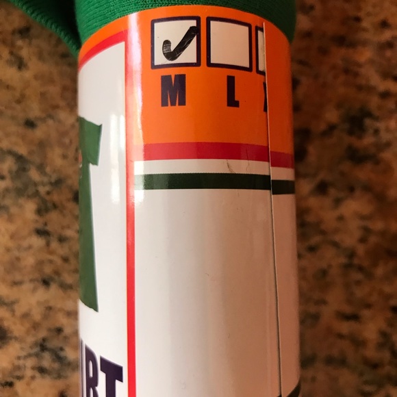 711 Unisex T-Shirt Celebrating Slurpee 50 years - Picture 3 of 4